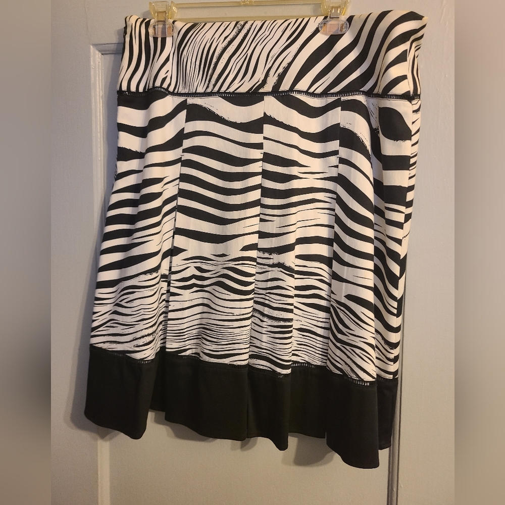 Worthington Blk/White Skirt